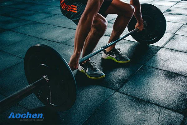 ¿Para qué se utiliza el piso de goma del gimnasio?